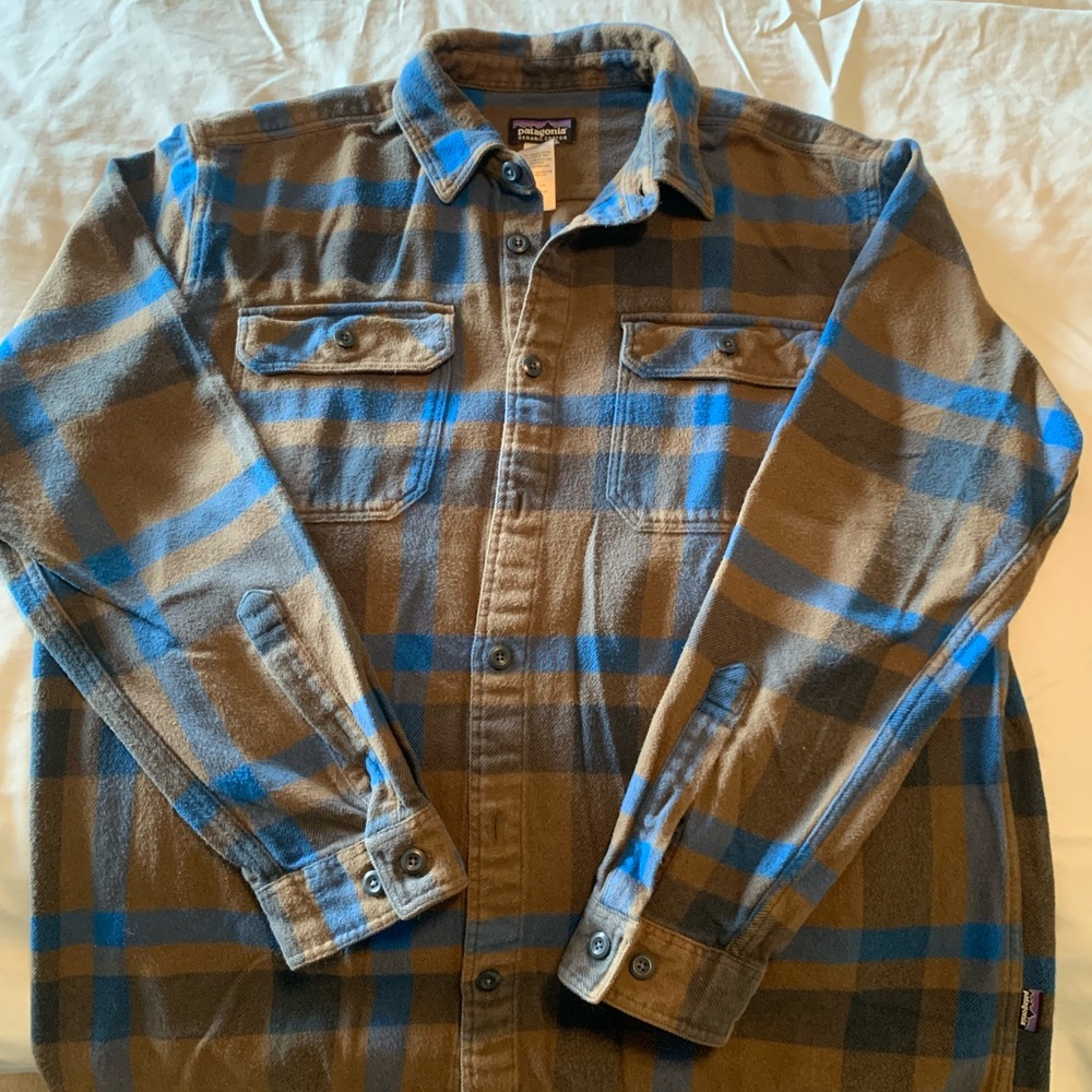 Patagonia Men’s Long Sleeve Flannel Shirt in Large